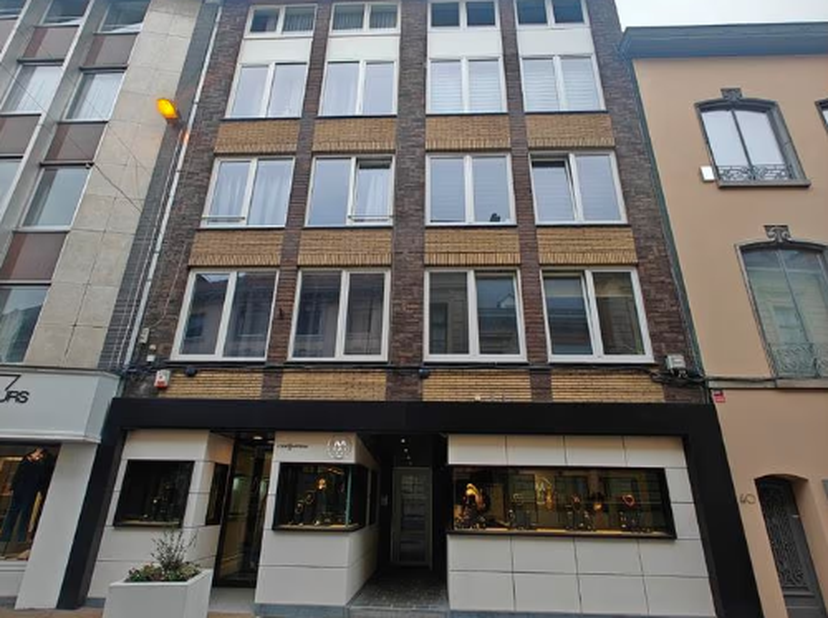 TE KOOP - APPARTEMENT GELEGEN BINNEN DE KLEINE RING HASSELT MET 2 SLAAPKAMERS EN GROOT TERRAS. GERENOVEERD in 2025.&lt;br /&gt;
&lt;br /&gt;
Dit charmante apparte